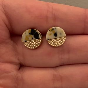 Post bad stone and metal studs